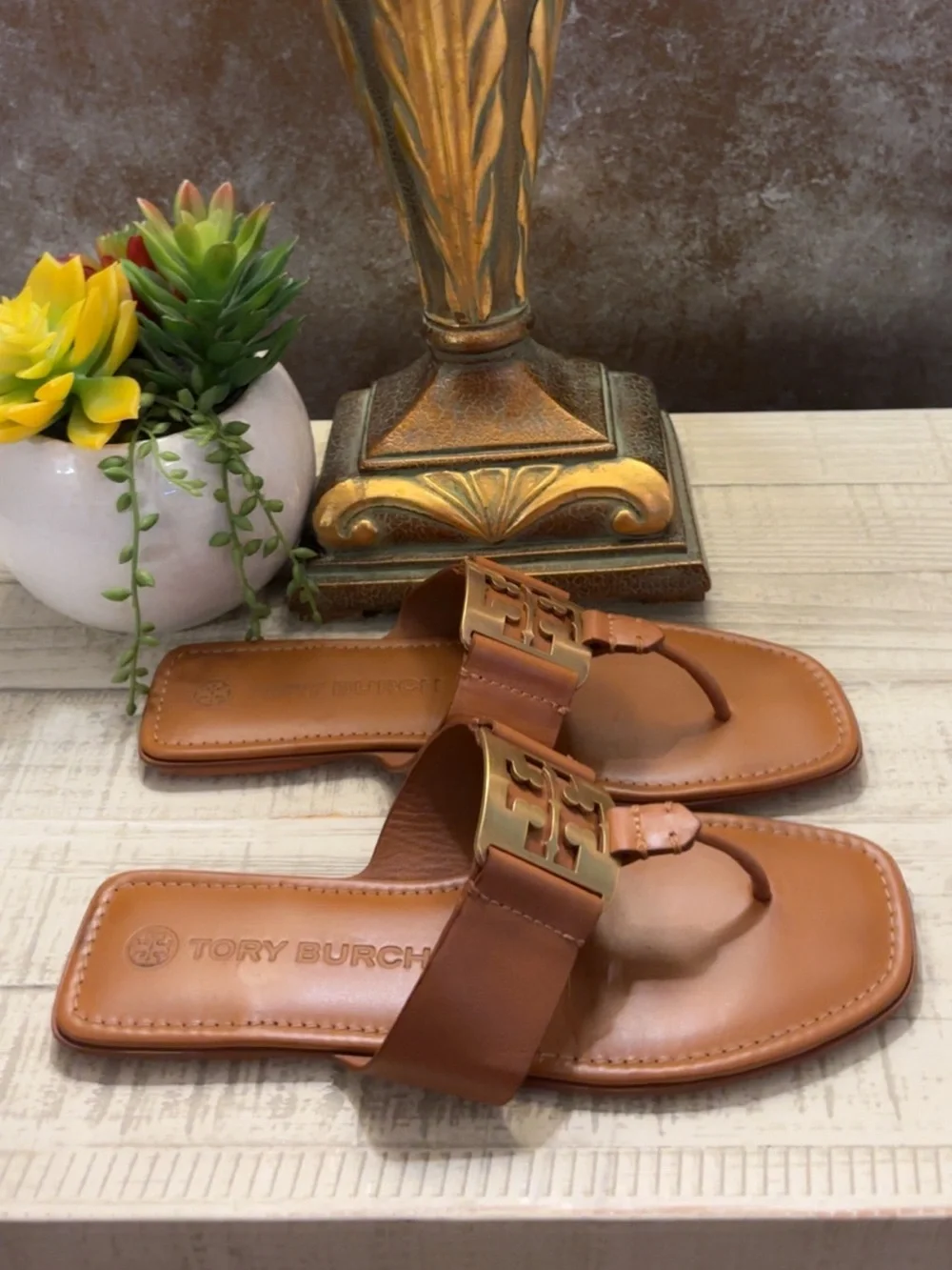 Beautiful Tory Burch Tan Leather Slide Sandals with Gold Logo ~ Size 10